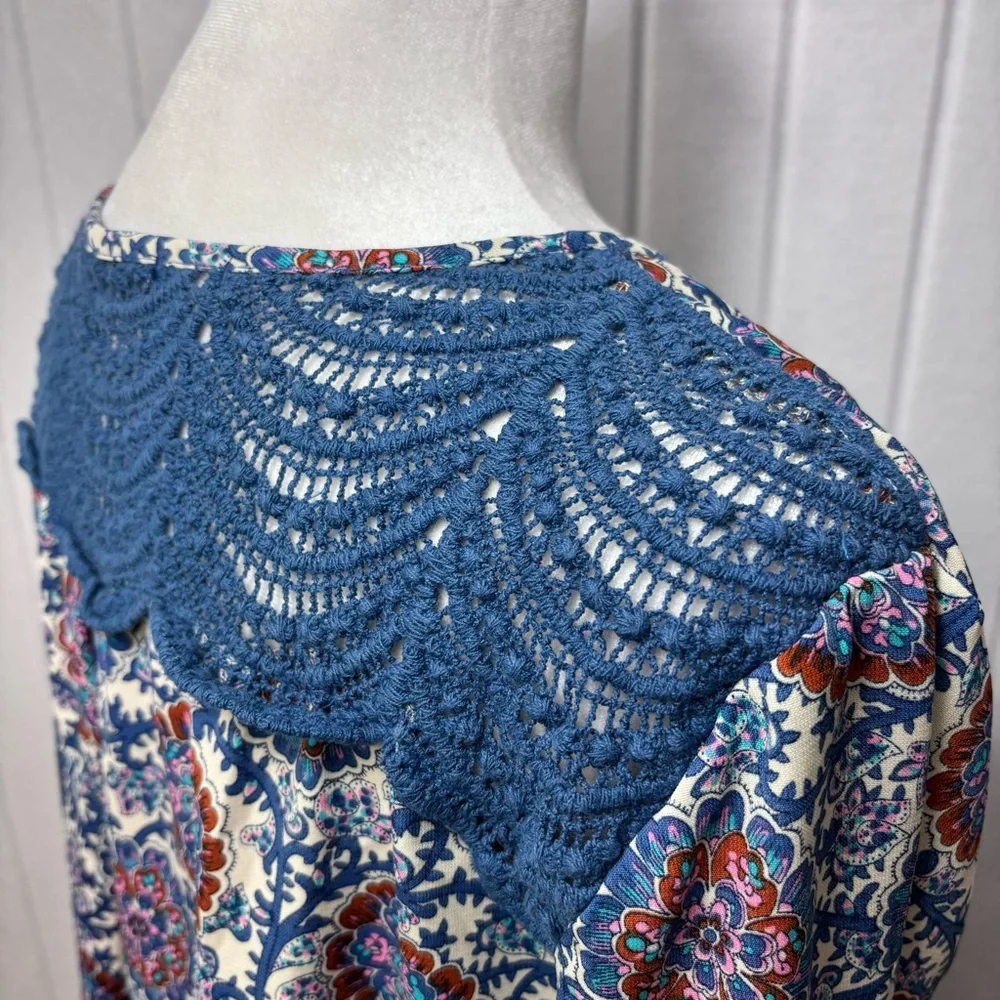 Le Lis Blue Floral Paisley Boxy Blouse‎ with 3/4 Sleeves size M